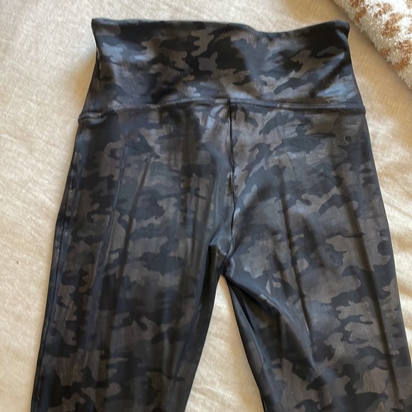 SPANX Look At Me Now leggings - black camo - Picture 5 of 5